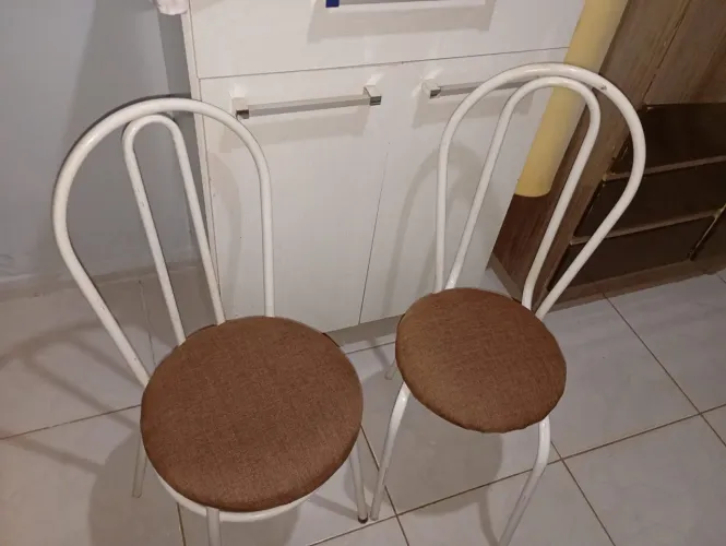 Vendo 2 cadeiras tubular