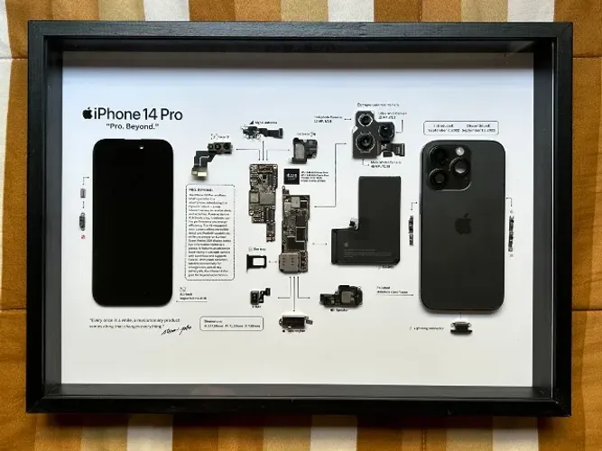 Quadro iPhone 14 Pro desmontado