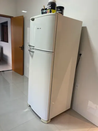 Vende- galadeira Eletrolux 470 litros branca; motor novo