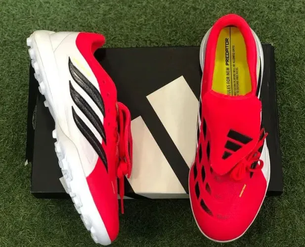 Chuteira society Adidas