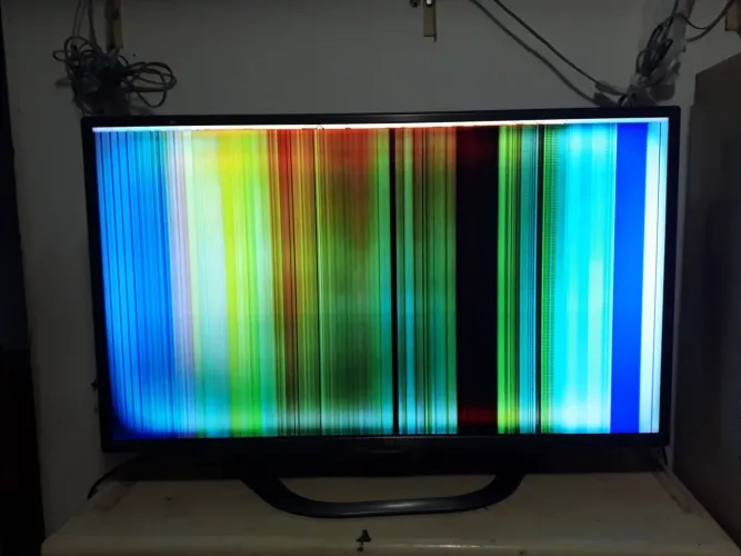 TV LG LED com defeito 