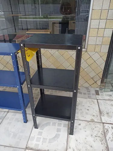 Estante de canto preta para cozinha