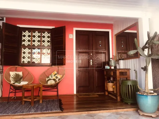 Casa à venda em Condomínio Próximo à Praia Grande.