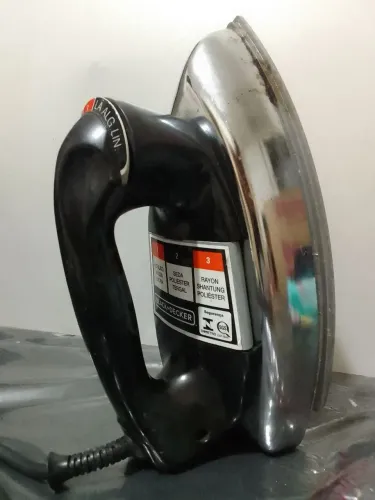 FERRO DE PASSAR ROUPAS