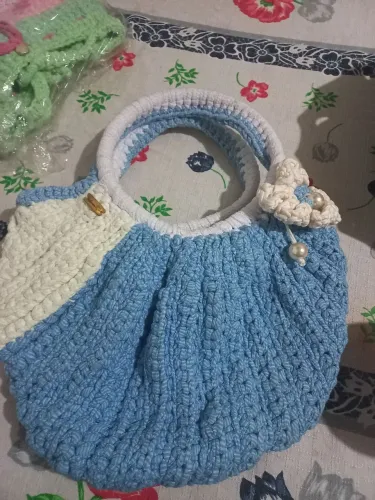 Bolsa de crochê fio de malha 