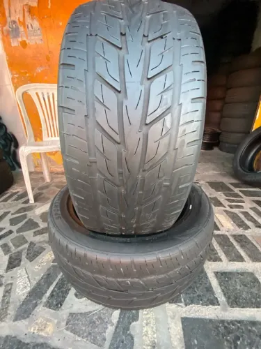 2 pneus 285/40/22 bem conservado