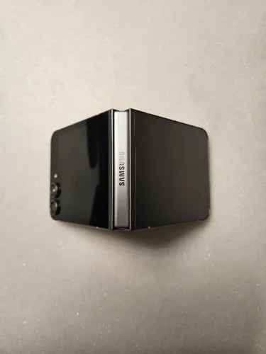 Samsung Z Flip 6 Prata (256GB de armazenamento)