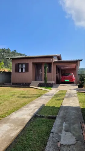 Aluga-se casa em Criciúma. Bairro São Marcos 