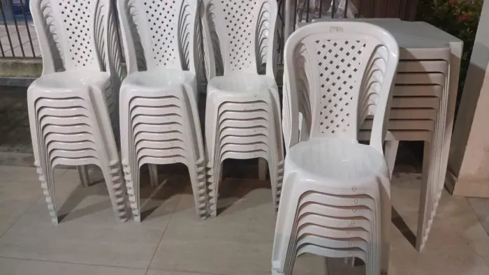 Alugamos mesas e cadeiras
