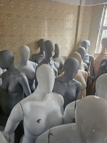 Manequins