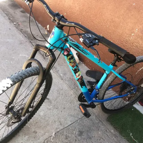 Bicicleta aro 29 azul camaleão
