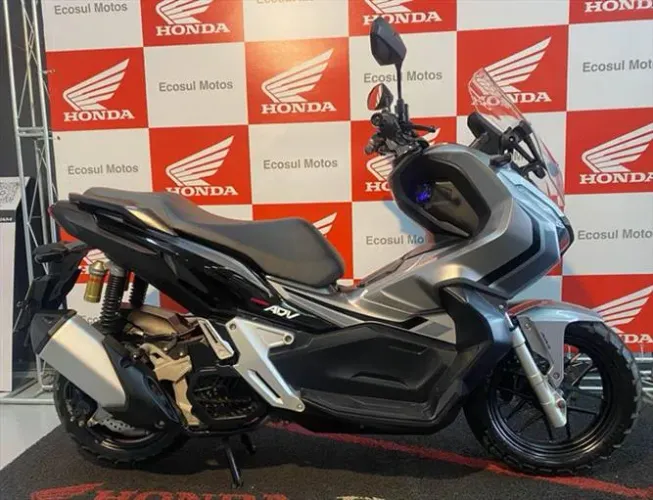 Honda ADV 150.