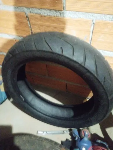 Vendo pneus meia vida aro 17 ele e 150/70 marca BRIDGESTONE