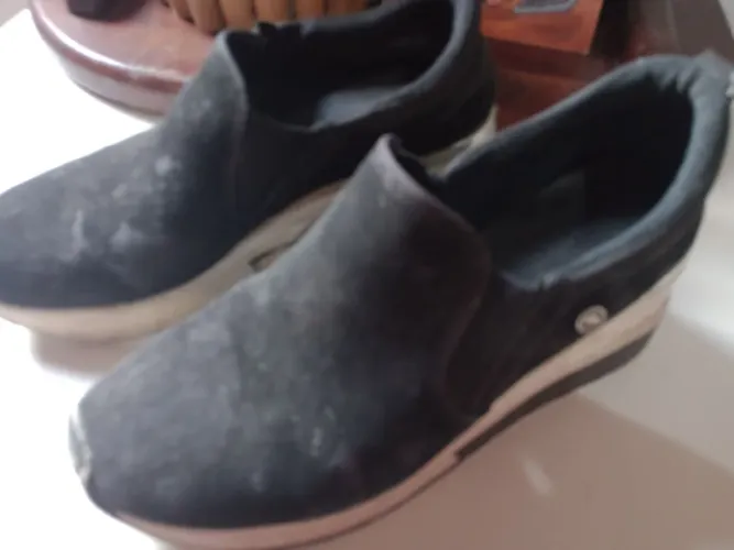 Sapatênis preto com saldo número 36