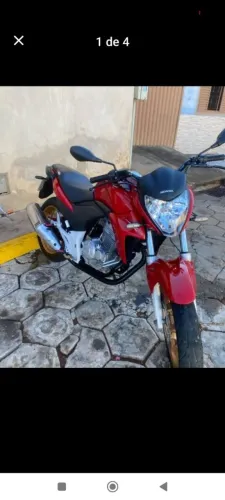 Cb 300 super conservada para pessoas exigentes com acessórios adicionais.