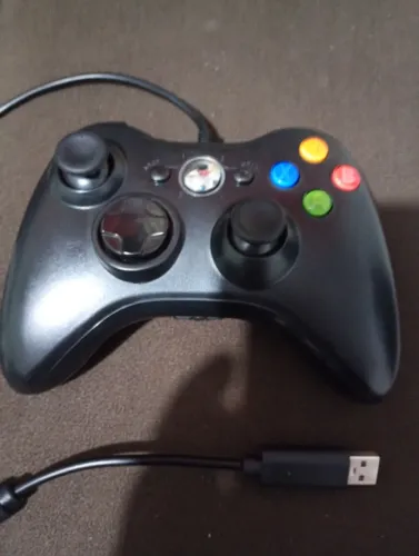 Controle Xbox 360 com fio (Quase novo)