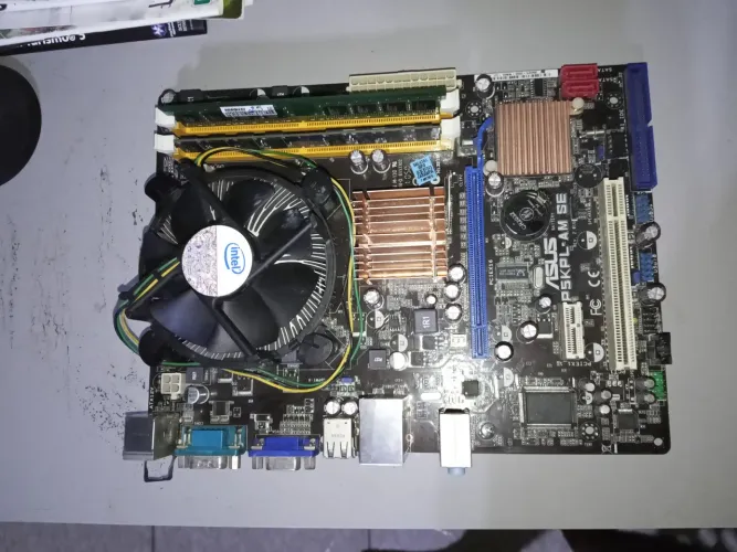 Placa mãe 775 Intel Pentium 4 com 4 gb de ram