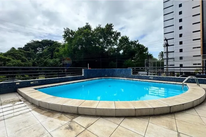Apartamento à venda com 135m² com 3 quartos, sendo 2 suites e vista mar no bairro Brisamar
