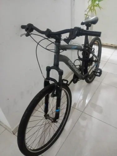 Bicicleta Rockrider ST 50 Mountain Bike. Usada, pneu traseiro estourado