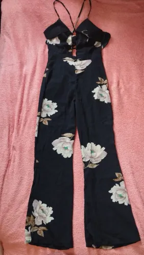 Macacão preto floral