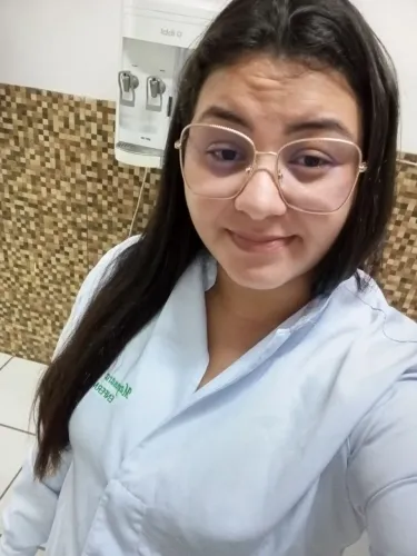 Cuidadora de idosos e acompanhante hospitalar 