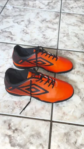CHUTEIRA UMBRO NOVA NUNCA USADA PRA SOCIETY