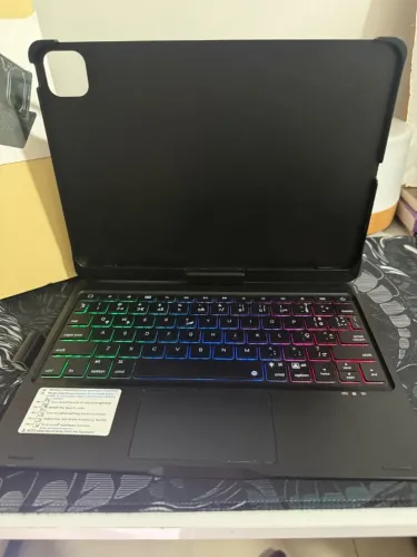 Capa Teclado Bluetooth para iPad Pro 11 M4 | Retroiluminada + Touchpad | Semi Nova