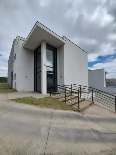 GALPÃO INDUSTRIAL DE ALTO PADRÃO PARA LOCAÇÃO NO CONDOMÍNIO VECCON ZETA EM SUMARÉ/SP.