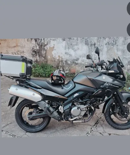 Vendo essa Suzuki v-strom. V/T