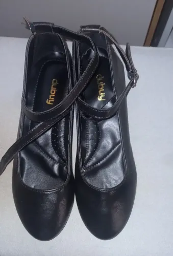 Botas Wester cores preto branco prata 35