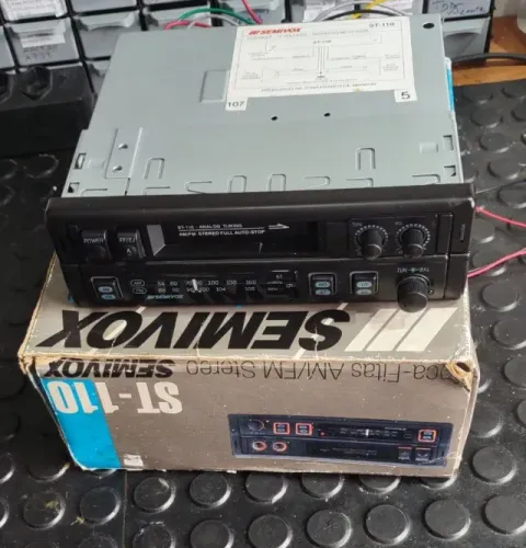 Auto-rádio toca-fitas som automotivo Semivox ST-110 em estado de novo com caixa