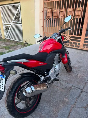 CB300 2011; Vermelha; DOC OK; 47.100KM rodados; $10.0000 (Só venda).