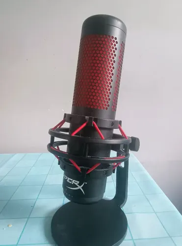 Microfone HyperX Quadcast profissional