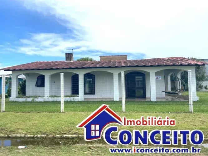 C288 - Belíssima residência a 50 metros do mar em Santa Terezinha