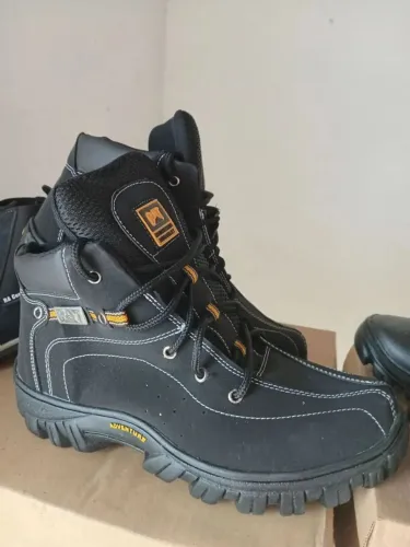 Bota masculina 