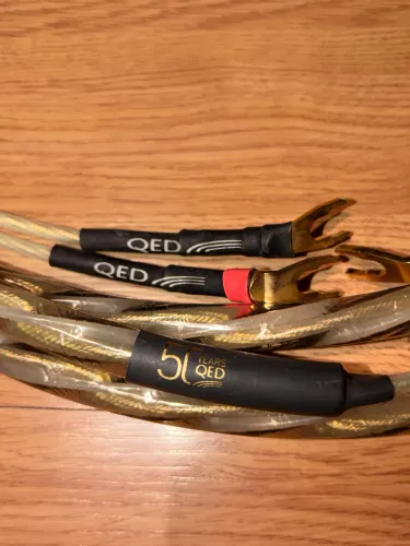 Cabos alto-falantes QED Golden Anniversary 50 anos XT- B&W Dynaudio Dali
