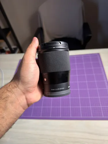 Lente Sigma 16mm 1.4 Sony E Mount
