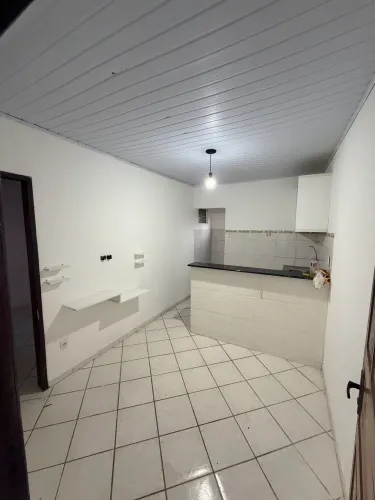 ALUGA-SE CASA EM ITAPUÃ - OPORTUNIDADE