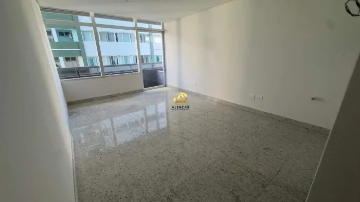 Sala Comercial Cerca de 30m² na Praia da Costa Localização Estratégica