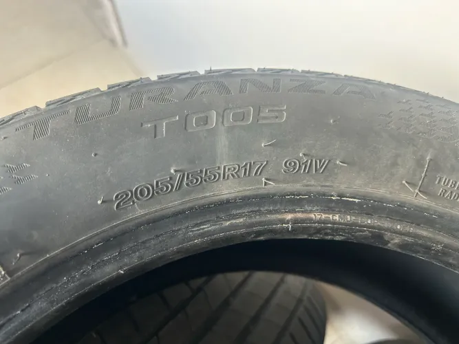  Pneus Bridgestone Aro 17 Turanza T005 205/55R17 91V - usado excelente estado