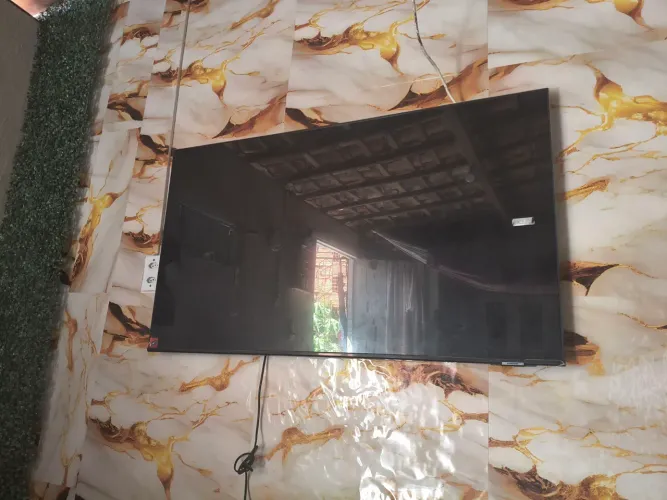 Tv com defeito Samsung 50 polegada cu8000 