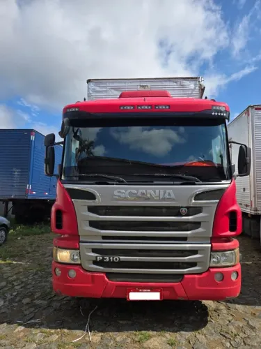 Scania P-310 8x2 Bitruck 2014 com Baú