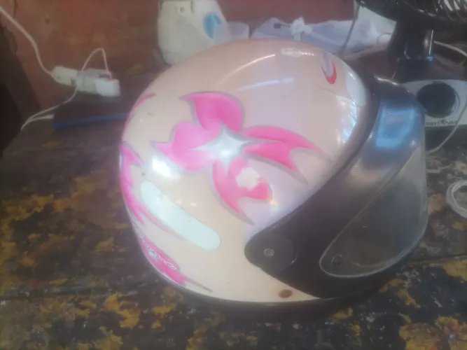 Capacete feminino