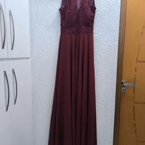 Lindo vestido vinho de festa