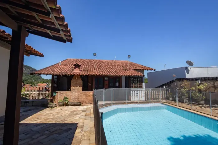 Anil - Jacarepaguá. Bosque dos Esquilos. Casa Dúplex com 6 Quartos e 6 Vagas.