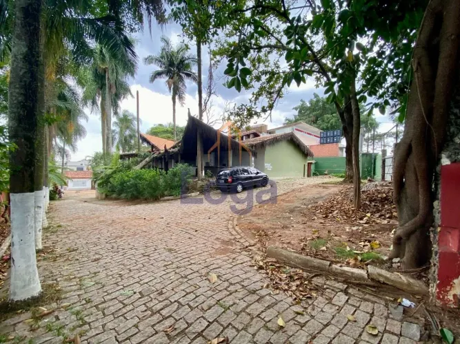 IMÓVEL COMERCIAL NO MIOLO DA GRANJA VIANA