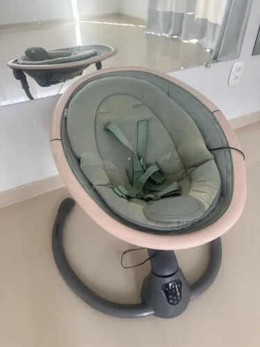 VENDO cadeirinha SEMI-NOVA, de balanço ou ninar bebê, marca MAXI-COSI