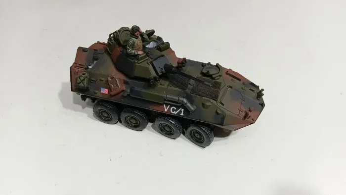 Forces of valor unimax 1:32 Lav 25 USMC raro