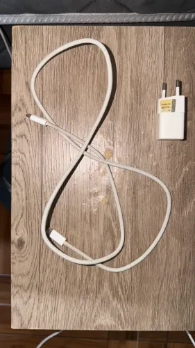 Carregador e fonte tipo C usado poucas vezes