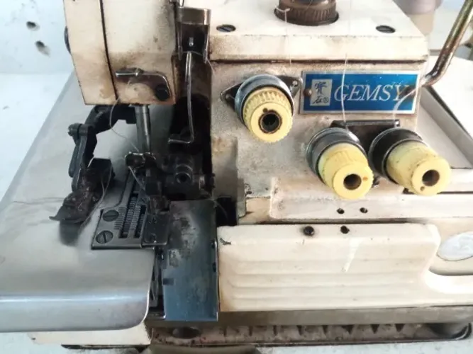 Maquina Overlock Gemsy